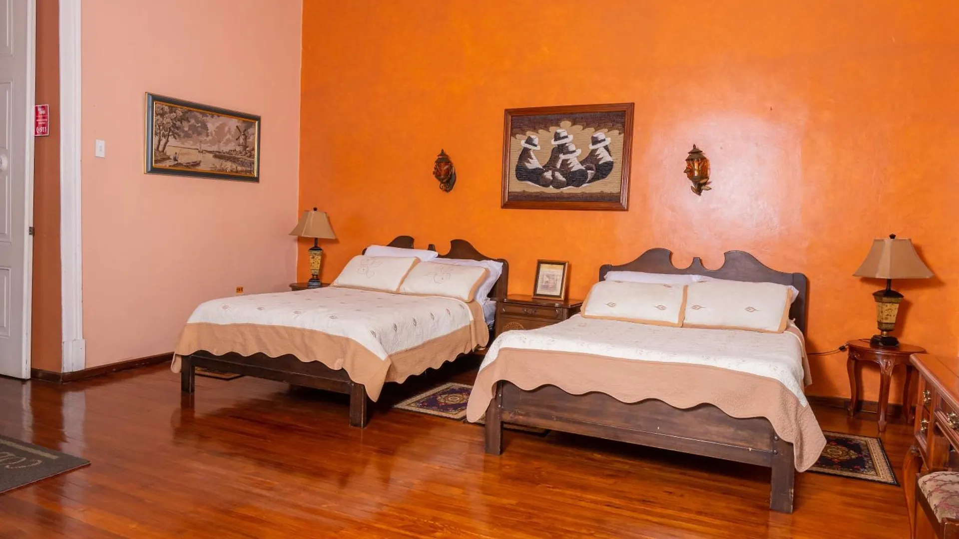 Hotel Casa Colonial Quito 3*,