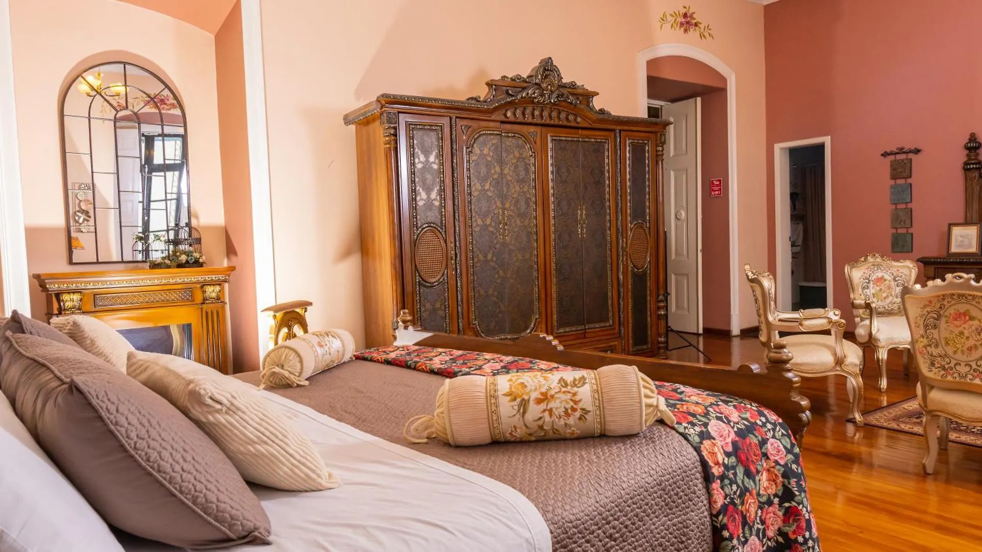 Casa Colonial Quito Hotel